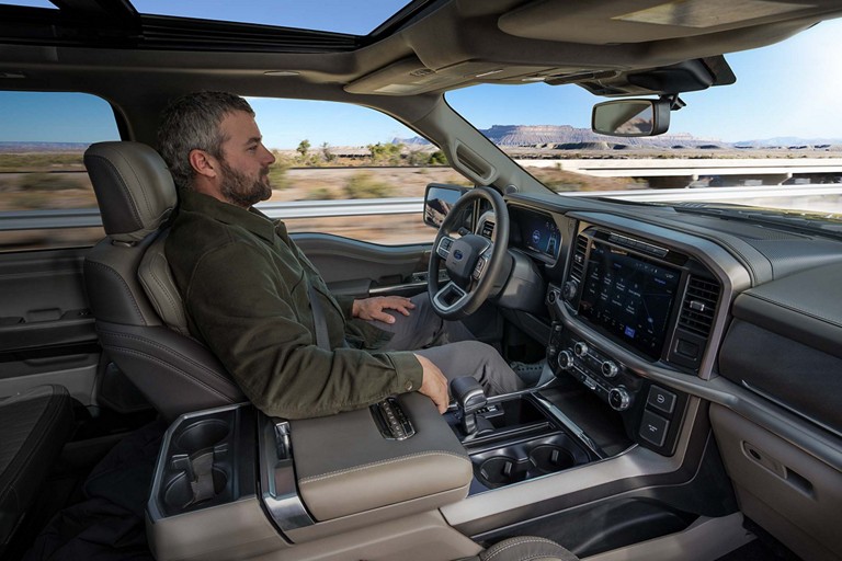 Ford F150® LARIAT® 2025 Detalles y Especificaciones del Modelo