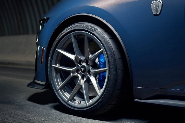 guardar favoritos en safari Modelo Ford Mustang® Dark Horse™ 2024 con ruedas de 19” y sistema de frenos Brembo™